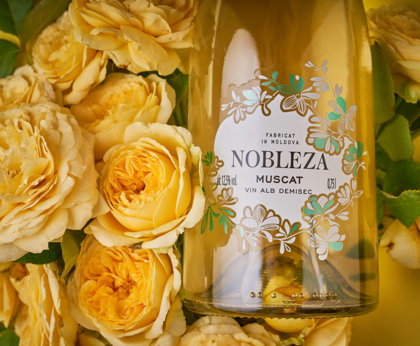 Light Wine Label Design - Nobleza